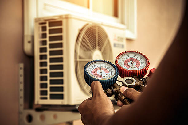 Professional Ac Installation technician working in Live Oak, TX